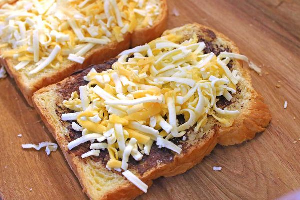 【三重美食】幸福醬爆起士吐司派-會爆漿的熱壓吐司