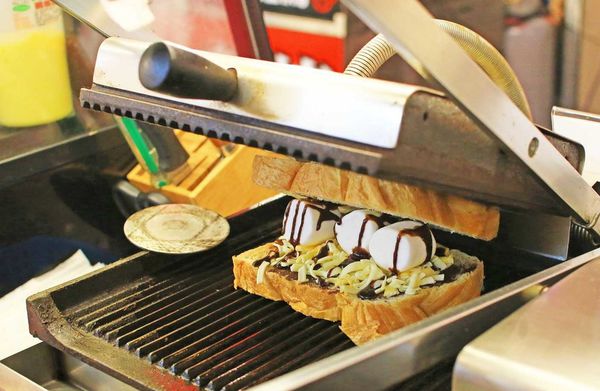 【三重美食】幸福醬爆起士吐司派-會爆漿的熱壓吐司