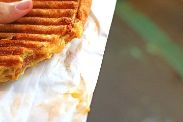 【三重美食】幸福醬爆起士吐司派-會爆漿的熱壓吐司