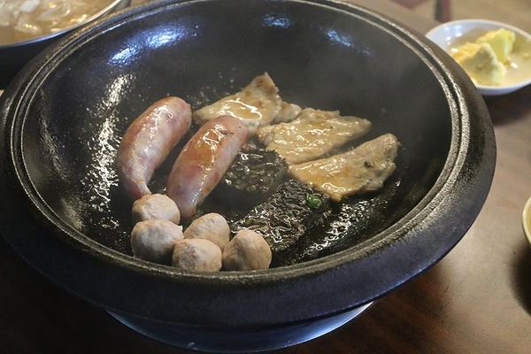 泰安戀情溫泉民宿：【苗栗旅遊】泰安戀情溫泉民宿~神畫峽谷生態主題遊樂區，感受大自然鬼斧神工的力量，以及酋長宴的美味佳餚