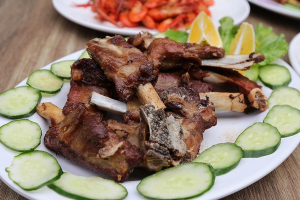 泰安戀情溫泉民宿：【苗栗旅遊】泰安戀情溫泉民宿~神畫峽谷生態主題遊樂區，感受大自然鬼斧神工的力量，以及酋長宴的美味佳餚