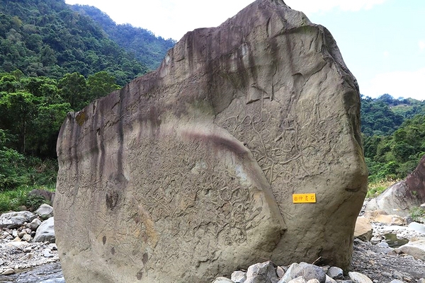 泰安戀情溫泉民宿：【苗栗旅遊】泰安戀情溫泉民宿~神畫峽谷生態主題遊樂區，感受大自然鬼斧神工的力量，以及酋長宴的美味佳餚
