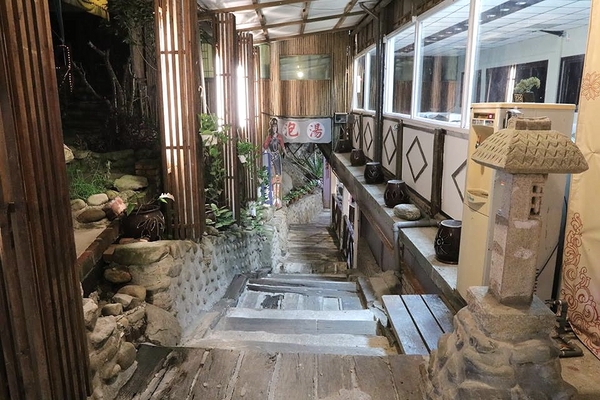 泰安戀情溫泉民宿：【苗栗旅遊】泰安戀情溫泉民宿~神畫峽谷生態主題遊樂區，感受大自然鬼斧神工的力量，以及酋長宴的美味佳餚