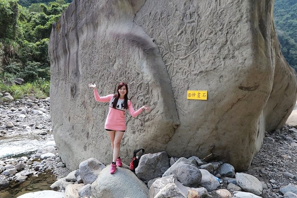 泰安戀情溫泉民宿：【苗栗旅遊】泰安戀情溫泉民宿~神畫峽谷生態主題遊樂區，感受大自然鬼斧神工的力量，以及酋長宴的美味佳餚