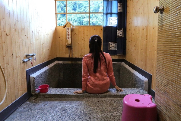 泰安戀情溫泉民宿：【苗栗旅遊】泰安戀情溫泉民宿~神畫峽谷生態主題遊樂區，感受大自然鬼斧神工的力量，以及酋長宴的美味佳餚