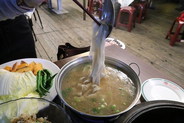 泰安戀情溫泉民宿：【苗栗旅遊】泰安戀情溫泉民宿~神畫峽谷生態主題遊樂區，感受大自然鬼斧神工的力量，以及酋長宴的美味佳餚