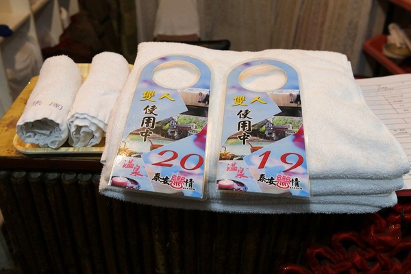 泰安戀情溫泉民宿：【苗栗旅遊】泰安戀情溫泉民宿~神畫峽谷生態主題遊樂區，感受大自然鬼斧神工的力量，以及酋長宴的美味佳餚