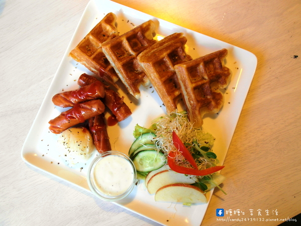 咕嚕貓咖啡(首席站前店):〖台中│美食〗咕嚕貓咖啡-首席站前店 ❤ 貓咪寵物餐廳推薦!!超可愛立體貓咪拉花,一貓、雙貓、三貓通通有~除了咖啡外,還有手作茶、甜點、義大利麵等餐點唷!【文末有優惠】