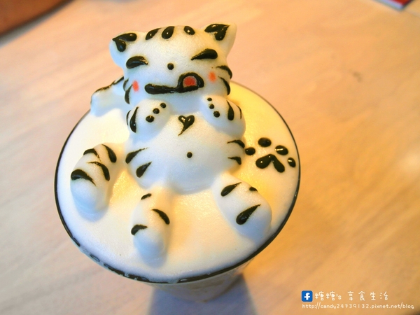 咕嚕貓咖啡(首席站前店):〖台中│美食〗咕嚕貓咖啡-首席站前店 ❤ 貓咪寵物餐廳推薦!!超可愛立體貓咪拉花,一貓、雙貓、三貓通通有~除了咖啡外,還有手作茶、甜點、義大利麵等餐點唷!【文末有優惠】