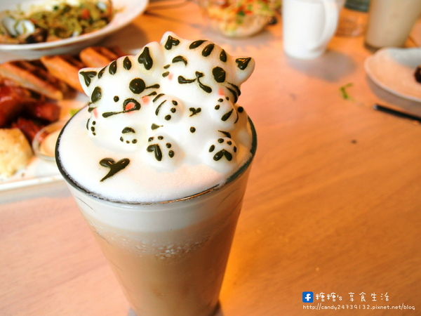 咕嚕貓咖啡(首席站前店):〖台中│美食〗咕嚕貓咖啡-首席站前店 ❤ 貓咪寵物餐廳推薦!!超可愛立體貓咪拉花,一貓、雙貓、三貓通通有~除了咖啡外,還有手作茶、甜點、義大利麵等餐點唷!【文末有優惠】