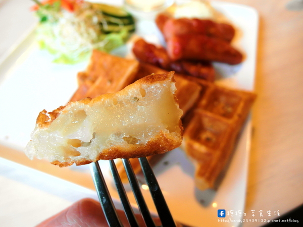 咕嚕貓咖啡(首席站前店):〖台中│美食〗咕嚕貓咖啡-首席站前店 ❤ 貓咪寵物餐廳推薦!!超可愛立體貓咪拉花,一貓、雙貓、三貓通通有~除了咖啡外,還有手作茶、甜點、義大利麵等餐點唷!【文末有優惠】