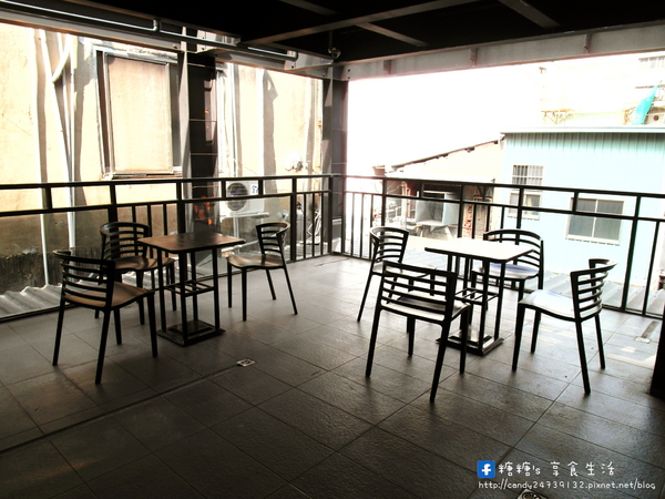 咕嚕貓咖啡(首席站前店):〖台中│美食〗咕嚕貓咖啡-首席站前店 ❤ 貓咪寵物餐廳推薦!!超可愛立體貓咪拉花,一貓、雙貓、三貓通通有~除了咖啡外,還有手作茶、甜點、義大利麵等餐點唷!【文末有優惠】