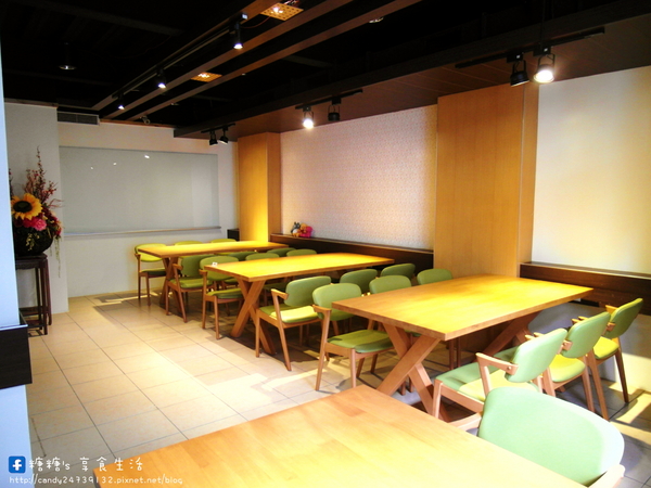 咕嚕貓咖啡(首席站前店):〖台中│美食〗咕嚕貓咖啡-首席站前店 ❤ 貓咪寵物餐廳推薦!!超可愛立體貓咪拉花,一貓、雙貓、三貓通通有~除了咖啡外,還有手作茶、甜點、義大利麵等餐點唷!【文末有優惠】