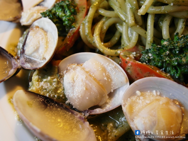 咕嚕貓咖啡(首席站前店):〖台中│美食〗咕嚕貓咖啡-首席站前店 ❤ 貓咪寵物餐廳推薦!!超可愛立體貓咪拉花,一貓、雙貓、三貓通通有~除了咖啡外,還有手作茶、甜點、義大利麵等餐點唷!【文末有優惠】