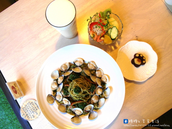 咕嚕貓咖啡(首席站前店):〖台中│美食〗咕嚕貓咖啡-首席站前店 ❤ 貓咪寵物餐廳推薦!!超可愛立體貓咪拉花,一貓、雙貓、三貓通通有~除了咖啡外,還有手作茶、甜點、義大利麵等餐點唷!【文末有優惠】