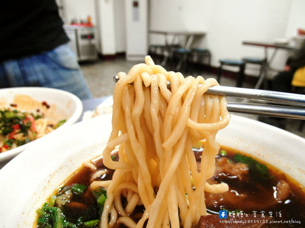 新田園:〖台中│美食〗新田園麵食館 ❤ 南屯小吃推薦~獨特怪麵讓你一次品嘗酸、甜、麻、辣、鹹多層次風味!!推薦綜合水餃,還有物超所值的肉排飯,糖糖都好推!!
