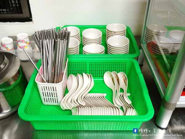 新田園:〖台中│美食〗新田園麵食館 ❤ 南屯小吃推薦~獨特怪麵讓你一次品嘗酸、甜、麻、辣、鹹多層次風味!!推薦綜合水餃,還有物超所值的肉排飯,糖糖都好推!!