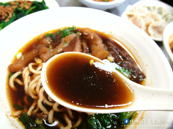 新田園:〖台中│美食〗新田園麵食館 ❤ 南屯小吃推薦~獨特怪麵讓你一次品嘗酸、甜、麻、辣、鹹多層次風味!!推薦綜合水餃,還有物超所值的肉排飯,糖糖都好推!!