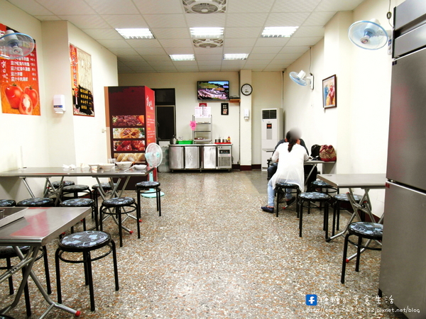 新田園:〖台中│美食〗新田園麵食館 ❤ 南屯小吃推薦~獨特怪麵讓你一次品嘗酸、甜、麻、辣、鹹多層次風味!!推薦綜合水餃,還有物超所值的肉排飯,糖糖都好推!!