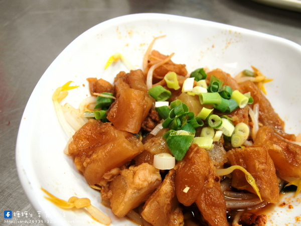 新田園:〖台中│美食〗新田園麵食館 ❤ 南屯小吃推薦~獨特怪麵讓你一次品嘗酸、甜、麻、辣、鹹多層次風味!!推薦綜合水餃,還有物超所值的肉排飯,糖糖都好推!!