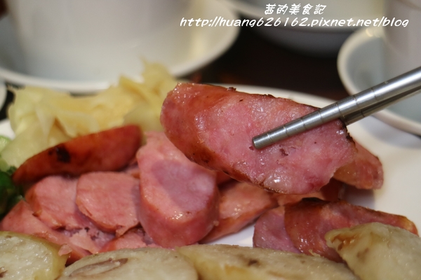 甜不二黑輪店:【新北板橋區】回訪口味依然好吃的『甜不二黑輪店』板橋銅板美食/消夜首選/近致理科技學院