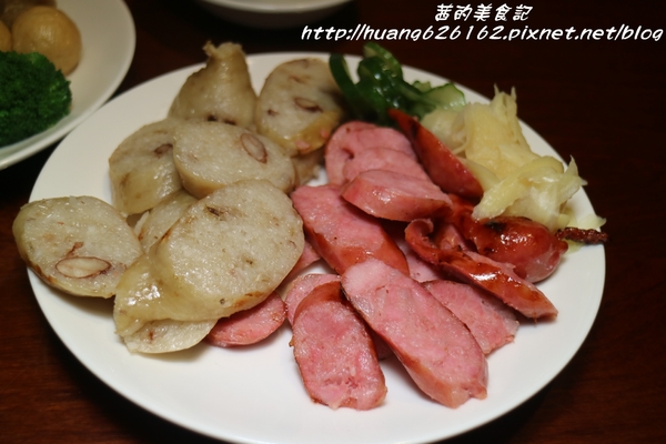 甜不二黑輪店:【新北板橋區】回訪口味依然好吃的『甜不二黑輪店』板橋銅板美食/消夜首選/近致理科技學院