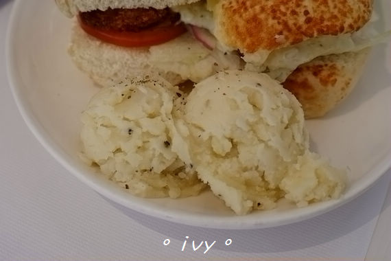 Bazar Blanc 白色小舖(Bazar Blanc 白色小舖(巨城店))：新竹/早午餐。二訪白色小舖(巨城店)