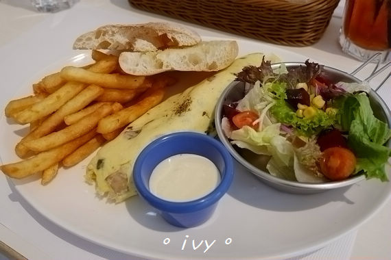 Bazar Blanc 白色小舖(Bazar Blanc 白色小舖(巨城店))：新竹/早午餐。二訪白色小舖(巨城店)