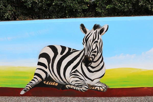 板橋永安公園動物彩繪牆：【新北市景點】搶先曝光!!板橋也有新的彩繪牆了耶~因為這個新的動物彩繪牆充滿逗趣，也讓永安公園更增添了熱鬧非凡的氣氛