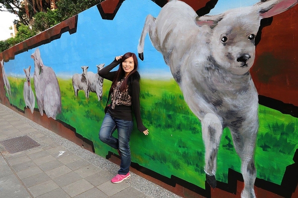 板橋永安公園動物彩繪牆：【新北市景點】搶先曝光!!板橋也有新的彩繪牆了耶~因為這個新的動物彩繪牆充滿逗趣，也讓永安公園更增添了熱鬧非凡的氣氛