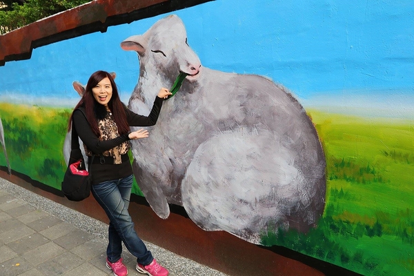 板橋永安公園動物彩繪牆：【新北市景點】搶先曝光!!板橋也有新的彩繪牆了耶~因為這個新的動物彩繪牆充滿逗趣，也讓永安公園更增添了熱鬧非凡的氣氛