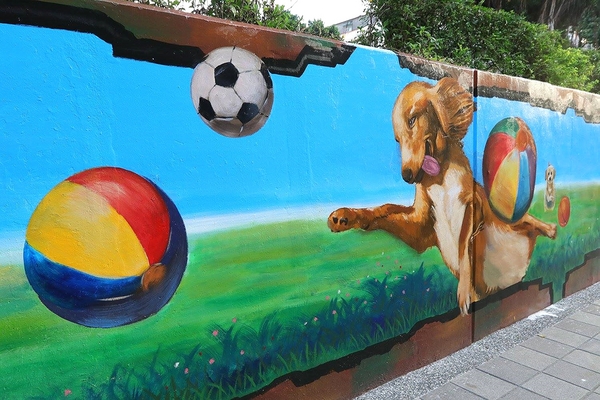 板橋永安公園動物彩繪牆：【新北市景點】搶先曝光!!板橋也有新的彩繪牆了耶~因為這個新的動物彩繪牆充滿逗趣，也讓永安公園更增添了熱鬧非凡的氣氛