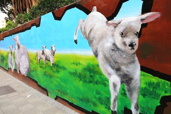 板橋永安公園動物彩繪牆：【新北市景點】搶先曝光!!板橋也有新的彩繪牆了耶~因為這個新的動物彩繪牆充滿逗趣，也讓永安公園更增添了熱鬧非凡的氣氛