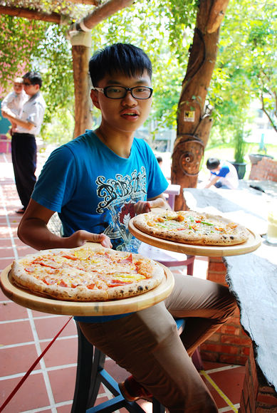 Luau ・ Pizza 柴寮披薩：【新竹美食】LUAU．Pizza 柴寮披薩