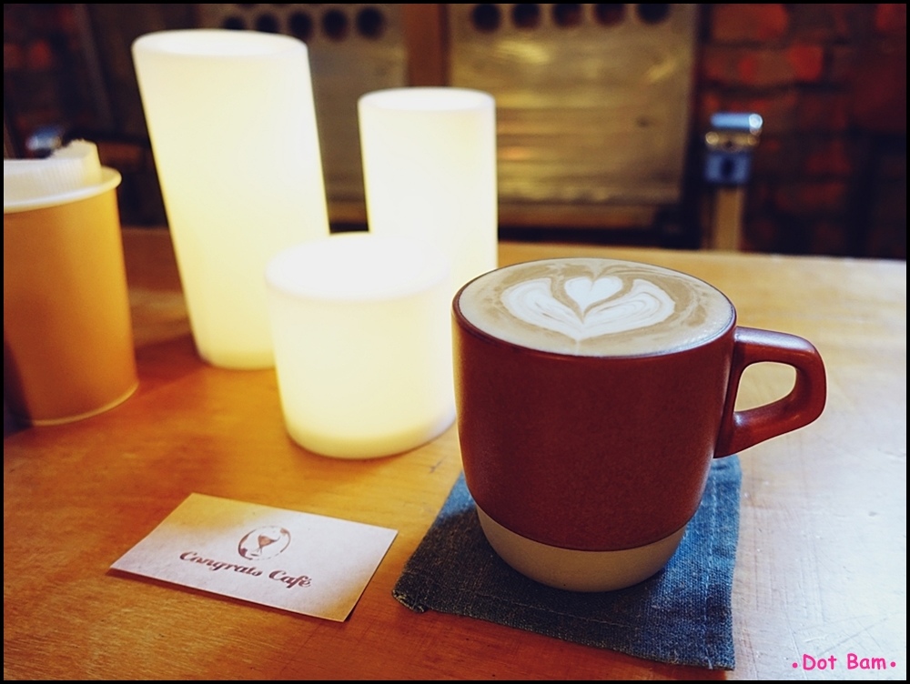 Congrats Café 芳香萬壽菊拿鐵 1.JPG