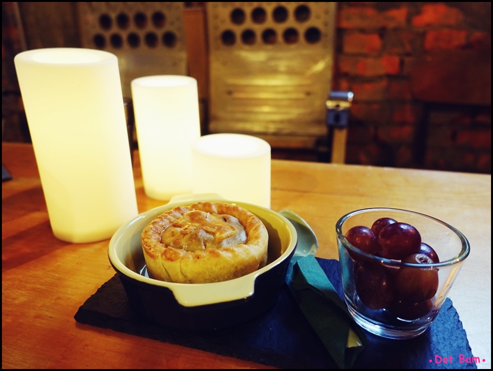 Congrats Café 肉派.JPG