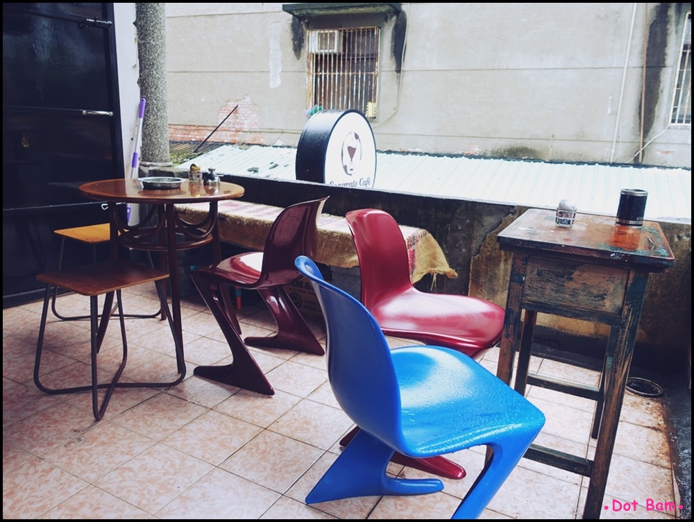 Congrats Café 吸菸區 2.JPG