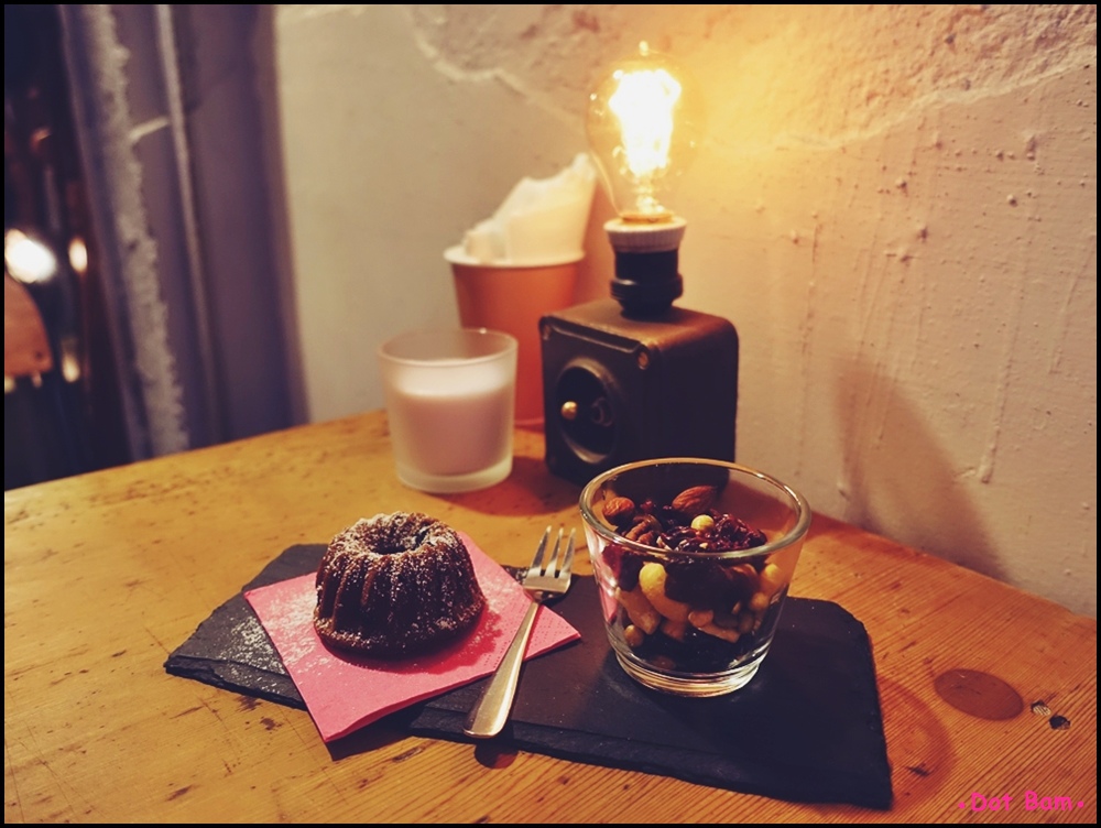 Congrats Café 黑豆豆磅蛋糕 2.JPG