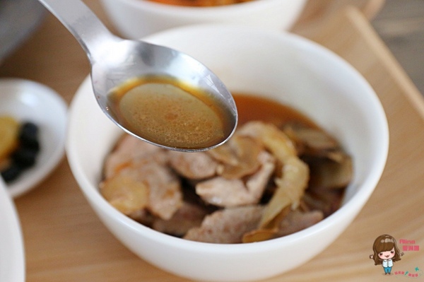 有點品食：【食記】台北市府站 有點品食 信義商圈 有點台復古懷舊咖啡館 台式麻油松阪豬 泰式咖哩雞