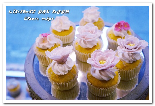 ERova cakes：聖誕節甜點禮盒．作工精細又美味的翻糖手工杯子蛋糕──ERova cakes