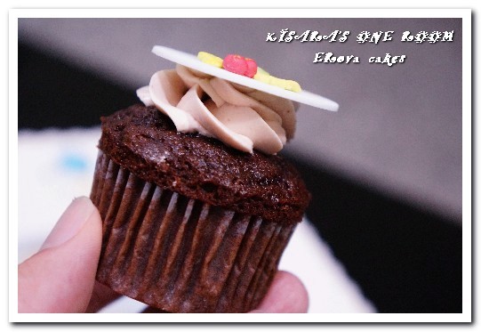 ERova cakes：聖誕節甜點禮盒．作工精細又美味的翻糖手工杯子蛋糕──ERova cakes