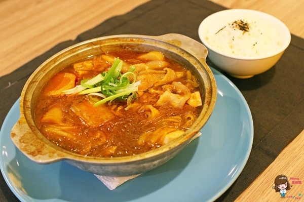 Onii 早午餐小酒館:【食記】台北松山 Onii 早午餐小酒館 韓式花香米蛋糕可愛下午茶 炸雞年糕好吃 近中山國中站