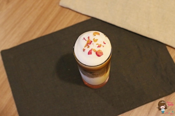 Onii 早午餐小酒館:【食記】台北松山 Onii 早午餐小酒館 韓式花香米蛋糕可愛下午茶 炸雞年糕好吃 近中山國中站