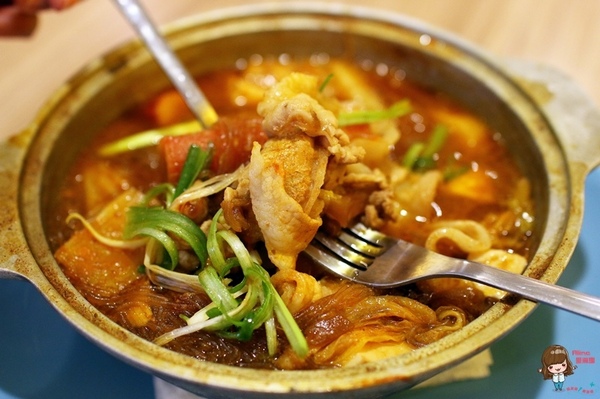 Onii 早午餐小酒館:【食記】台北松山 Onii 早午餐小酒館 韓式花香米蛋糕可愛下午茶 炸雞年糕好吃 近中山國中站