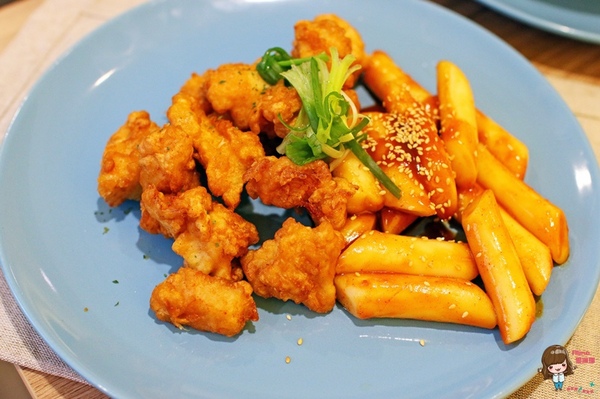 Onii 早午餐小酒館:【食記】台北松山 Onii 早午餐小酒館 韓式花香米蛋糕可愛下午茶 炸雞年糕好吃 近中山國中站