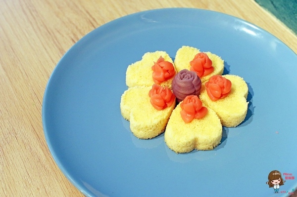 Onii 早午餐小酒館:【食記】台北松山 Onii 早午餐小酒館 韓式花香米蛋糕可愛下午茶 炸雞年糕好吃 近中山國中站