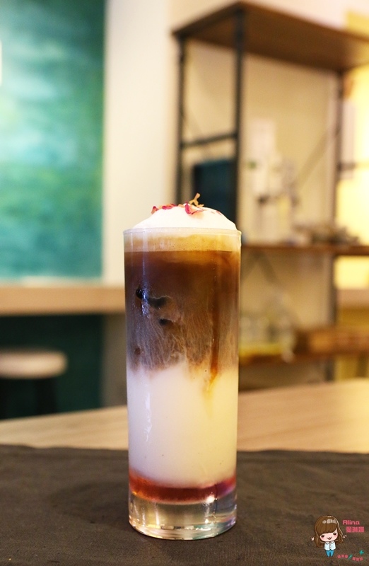 Onii 早午餐小酒館:【食記】台北松山 Onii 早午餐小酒館 韓式花香米蛋糕可愛下午茶 炸雞年糕好吃 近中山國中站