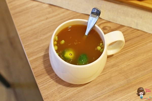 Onii 早午餐小酒館:【食記】台北松山 Onii 早午餐小酒館 韓式花香米蛋糕可愛下午茶 炸雞年糕好吃 近中山國中站