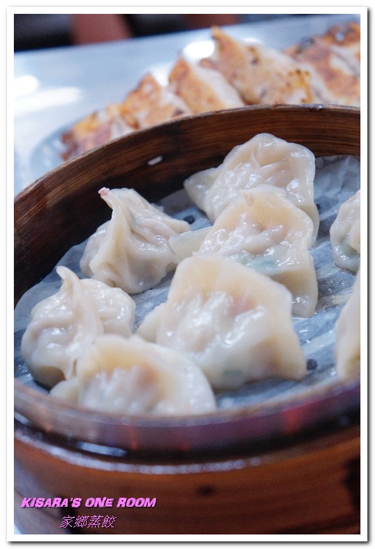 家鄉蒸餃：台中南屯區小吃．美味獨門辣母鍋貼加黑毛豬肉餡蒸餃／冷凍手工水餃──家鄉蒸餃