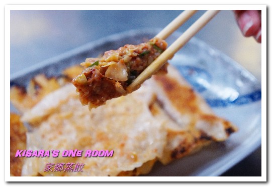 家鄉蒸餃：台中南屯區小吃．美味獨門辣母鍋貼加黑毛豬肉餡蒸餃／冷凍手工水餃──家鄉蒸餃